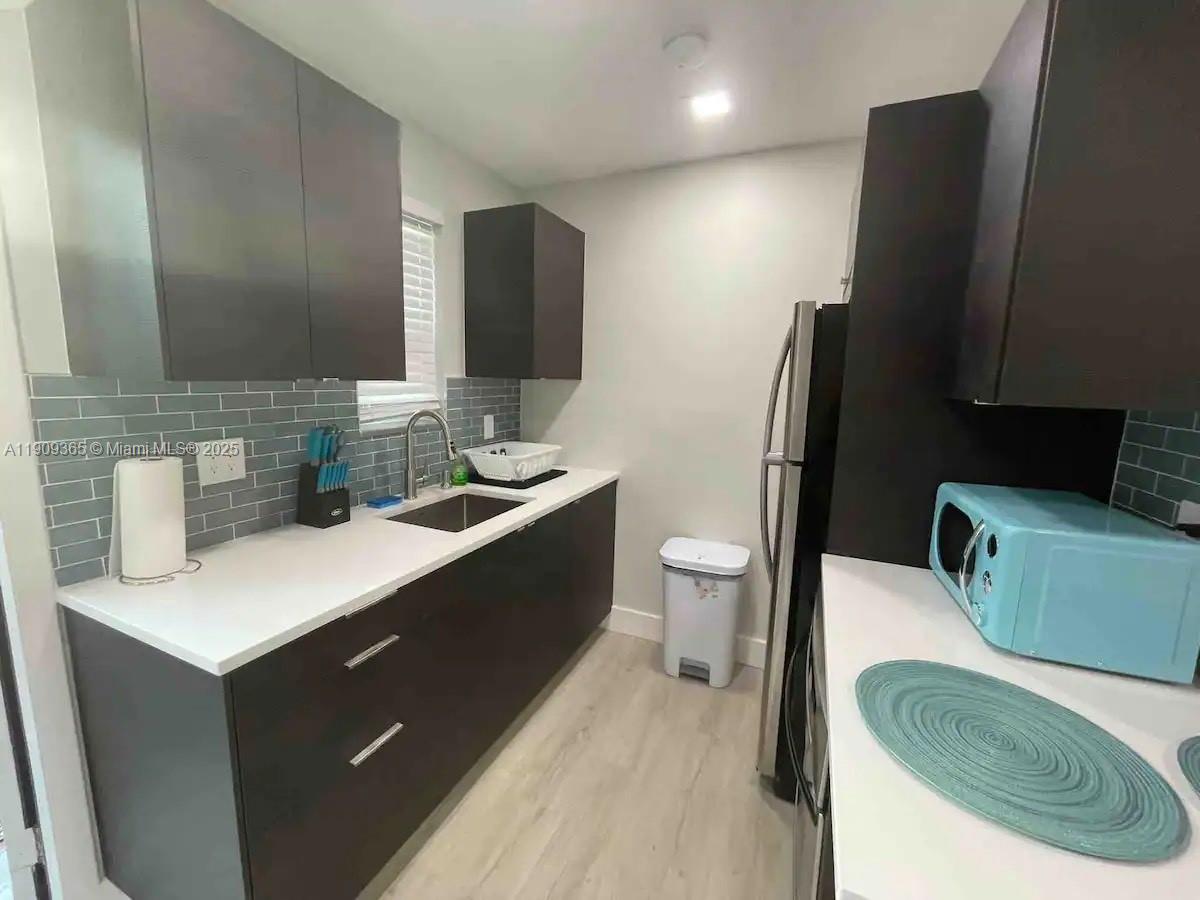 HOLLYWOOD SOUTH SIDE ADD - Residential Lease