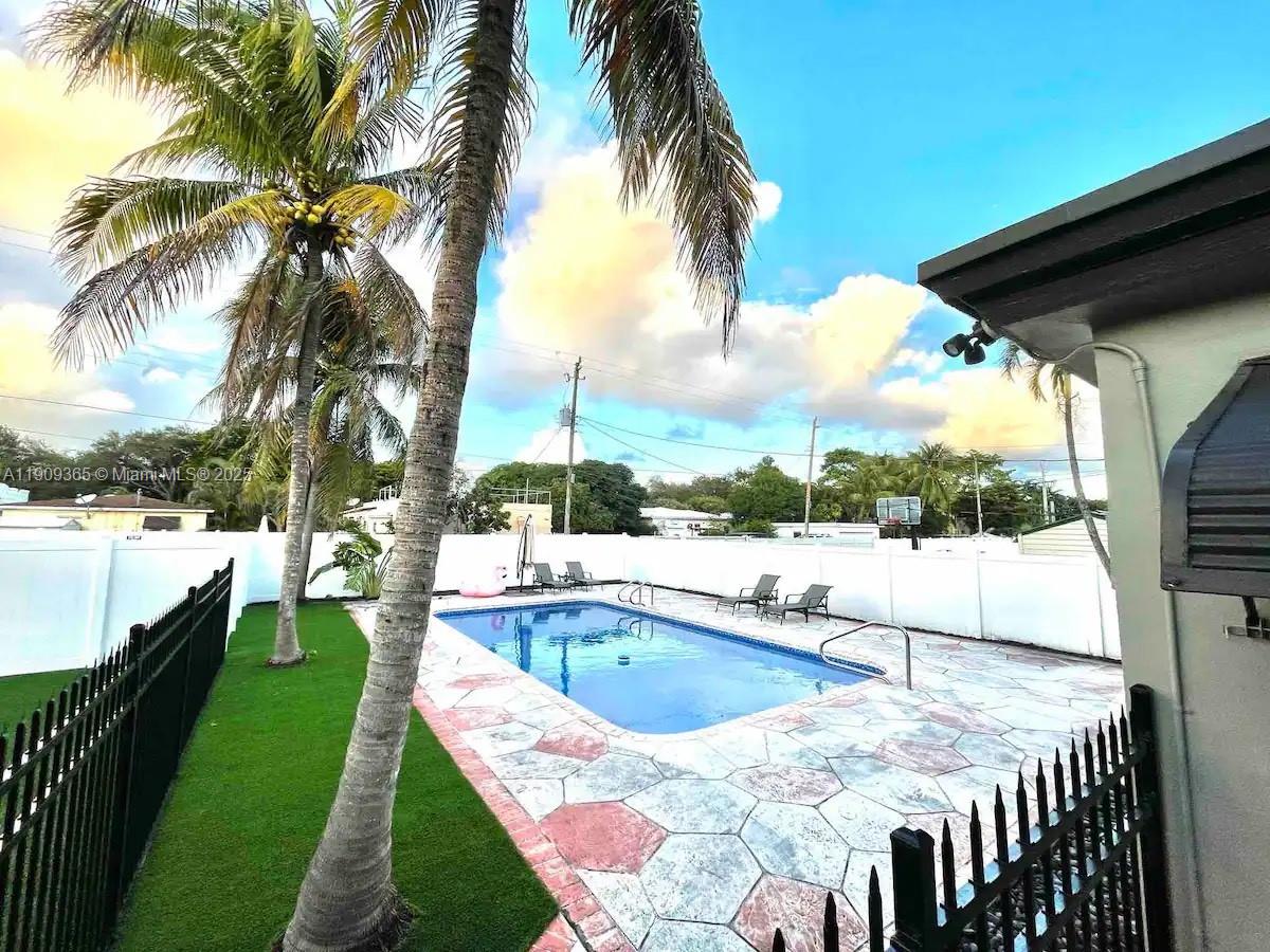 HOLLYWOOD SOUTH SIDE ADD - Residential Lease