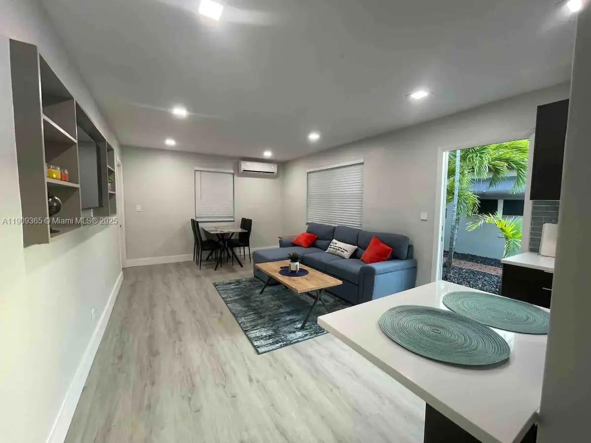 HOLLYWOOD SOUTH SIDE ADD - Residential Lease