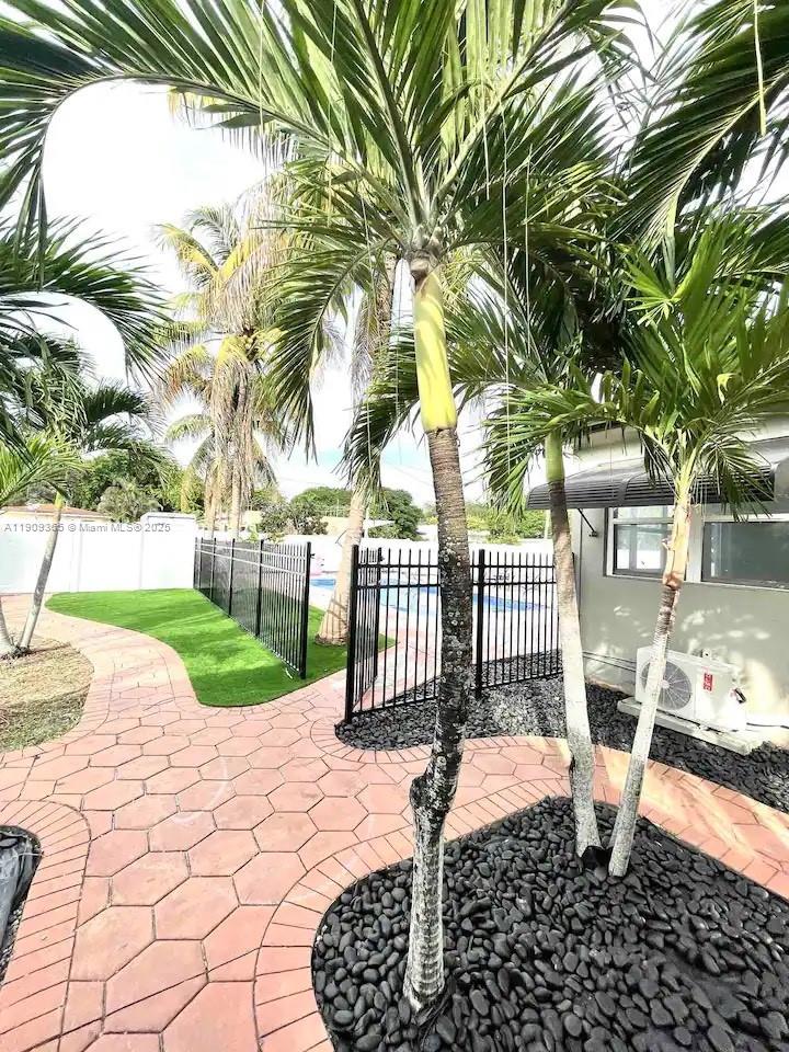 HOLLYWOOD SOUTH SIDE ADD - Residential Lease