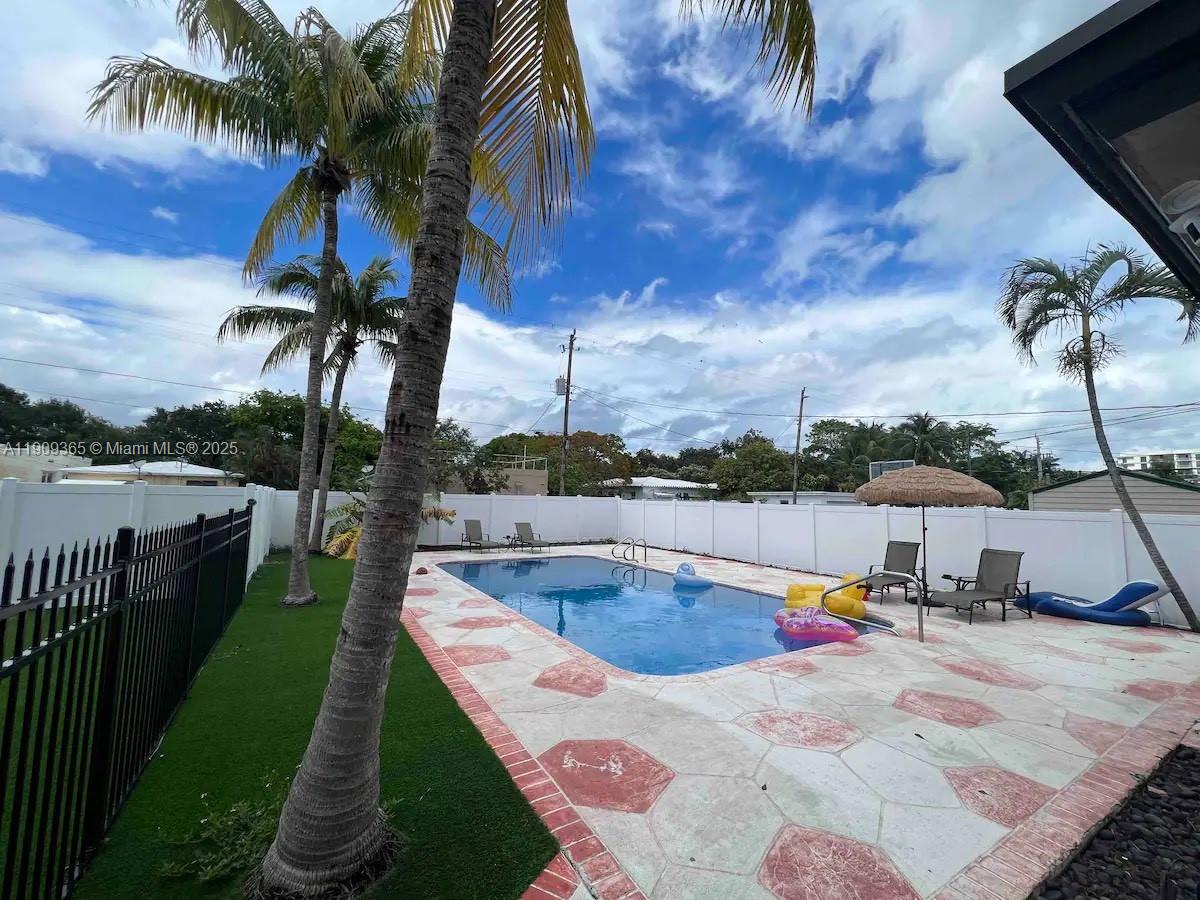 HOLLYWOOD SOUTH SIDE ADD - Residential Lease