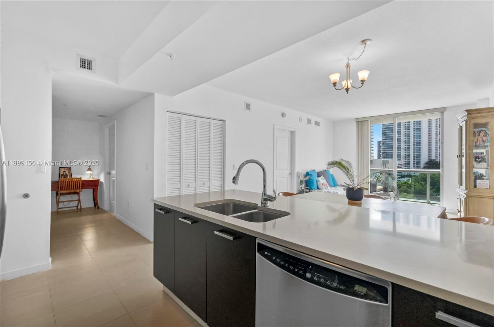 GALLERY ART CONDO - Residential
