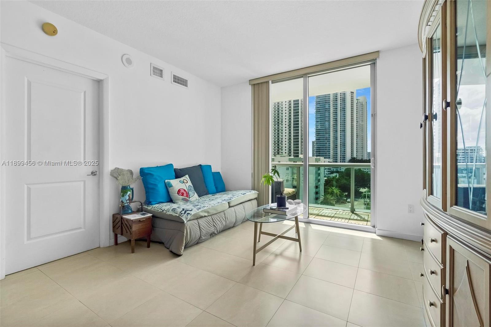 GALLERY ART CONDO - Residential