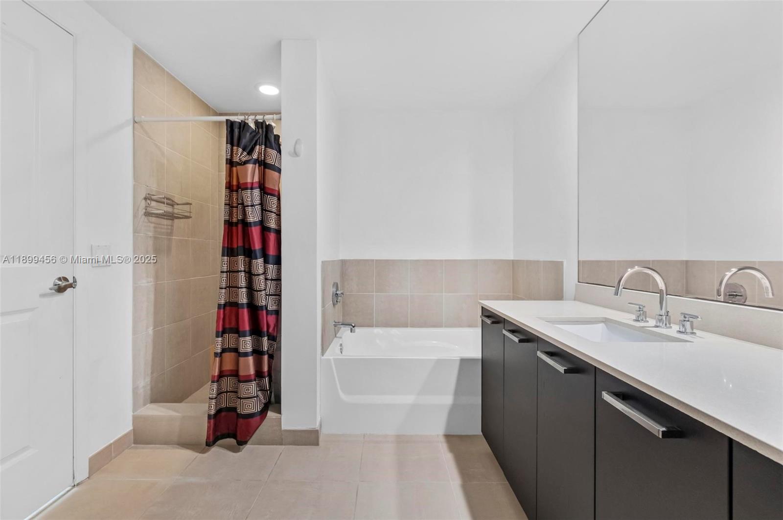GALLERY ART CONDO - Residential