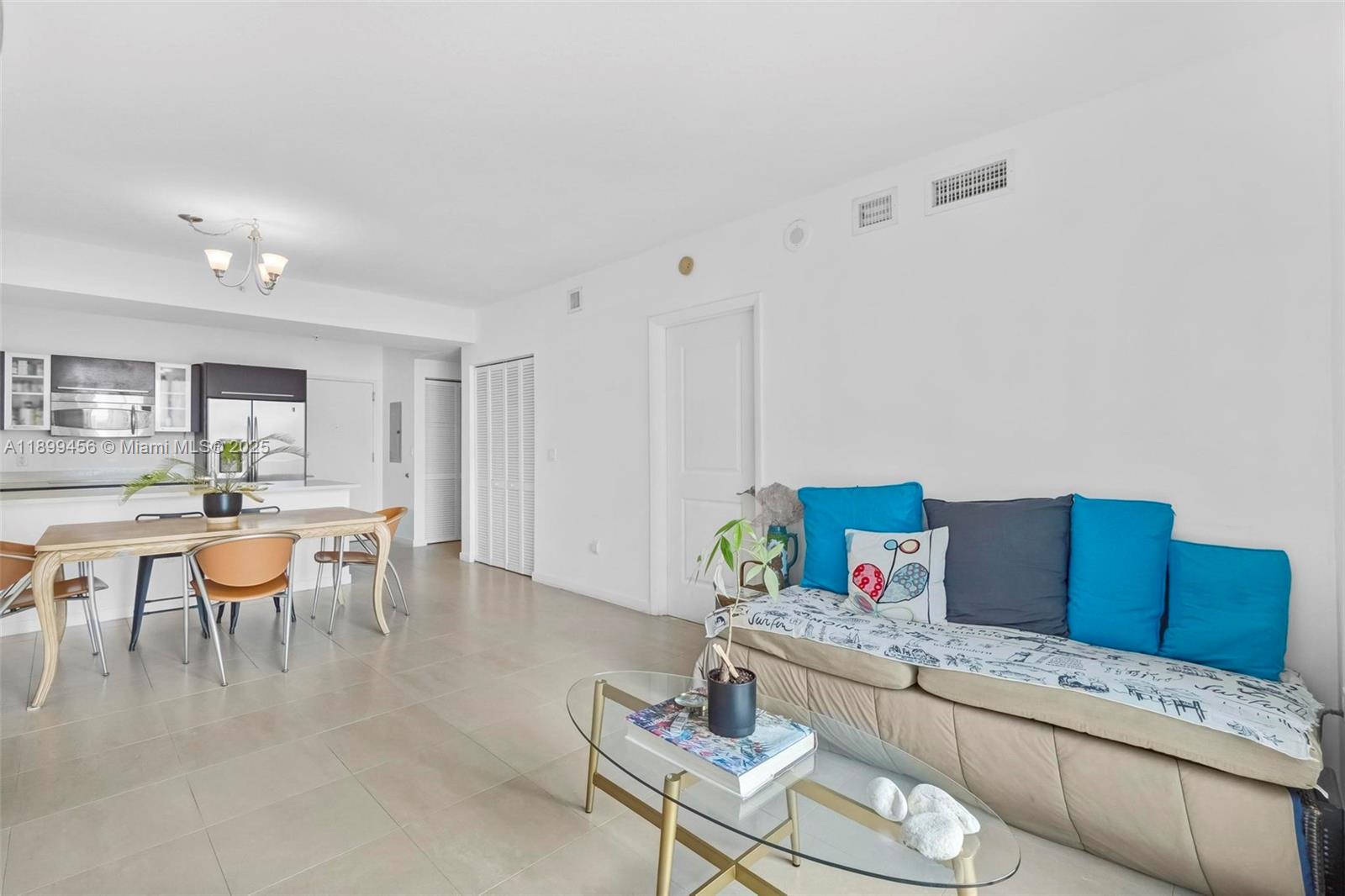 GALLERY ART CONDO - Residential