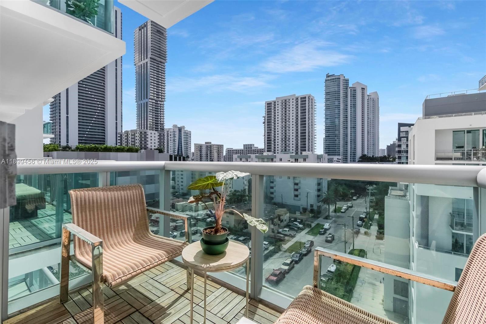 GALLERY ART CONDO - Residential