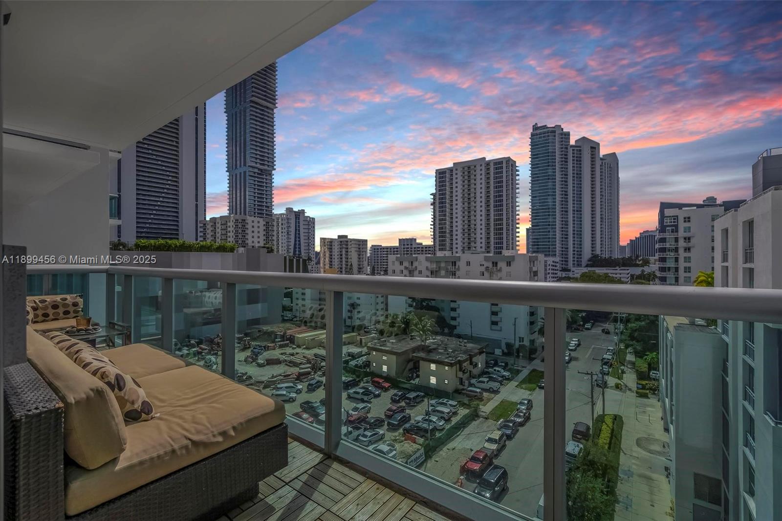 GALLERY ART CONDO - Residential