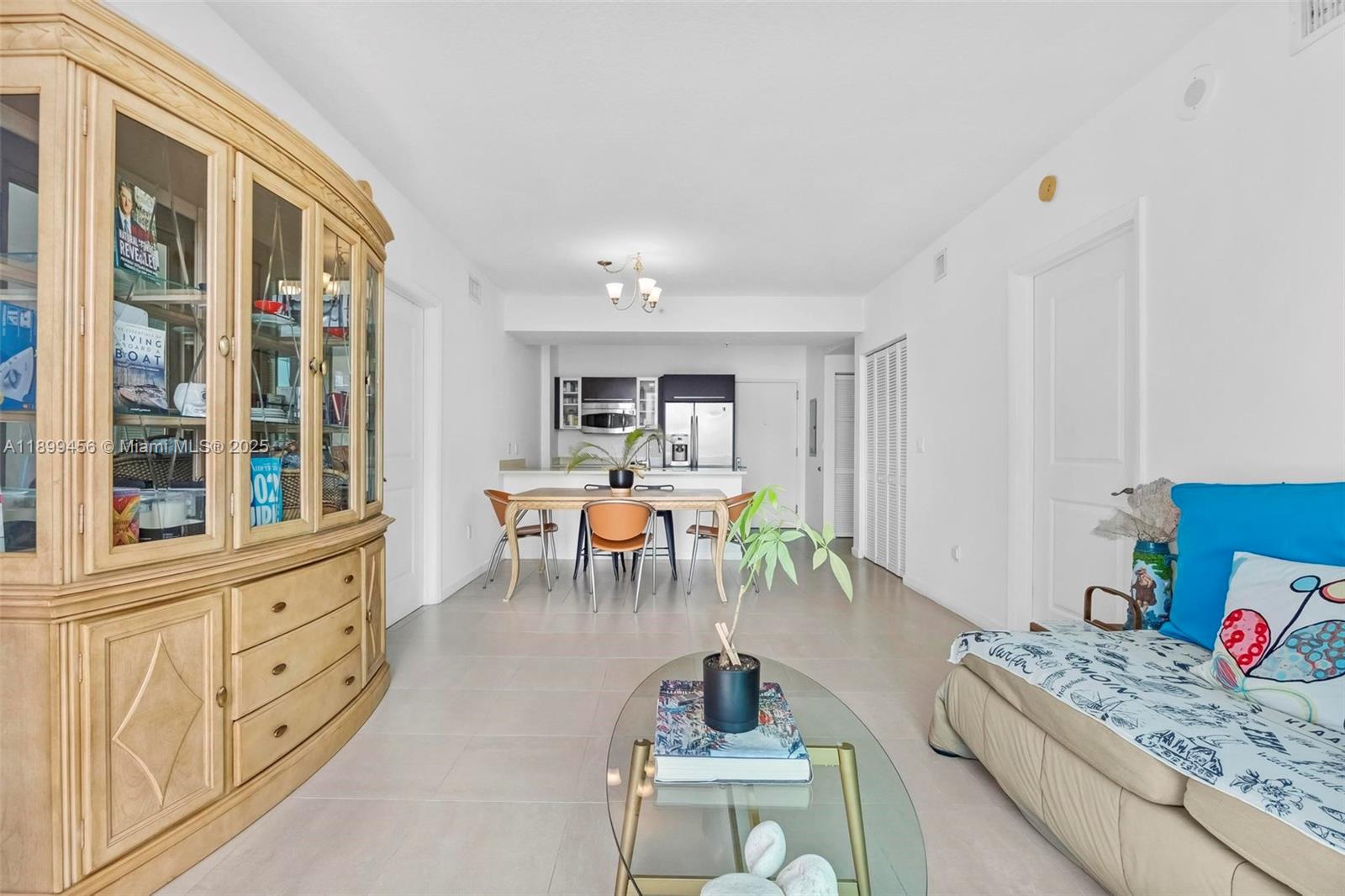 GALLERY ART CONDO - Residential
