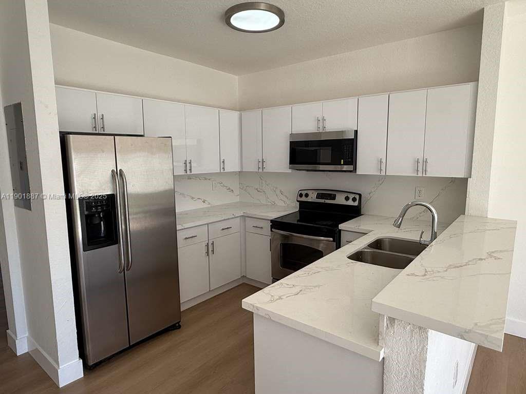 EUREKA PALM GARDEN - Residential