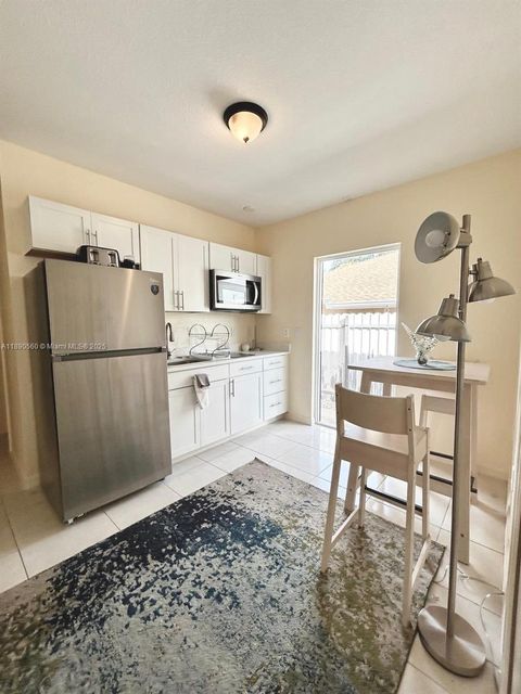 7941 NW 14th Pl 7941 Miami FL 33147