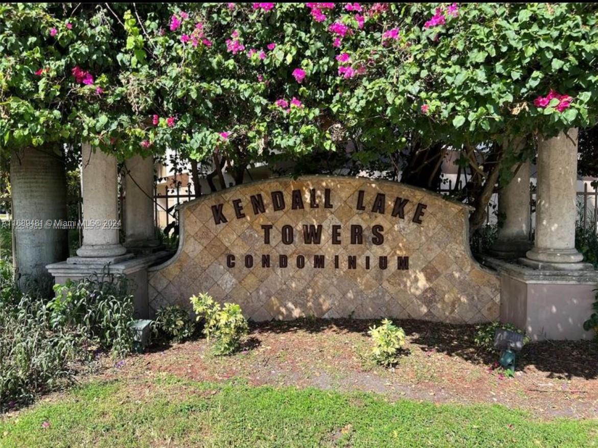 Apartment will be fully renovated in less than 3 weeks, new floor, new appliances, freshly painted. Laundry in the unit. Two assigned Parking spaces. Gated community. The association does not allow pets.