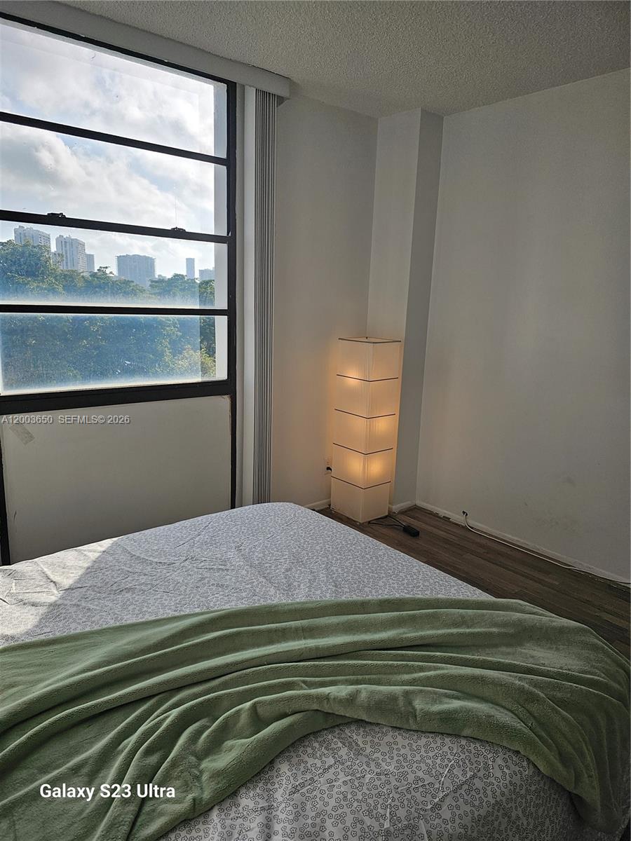 BISCAYA IV CONDO - Residential