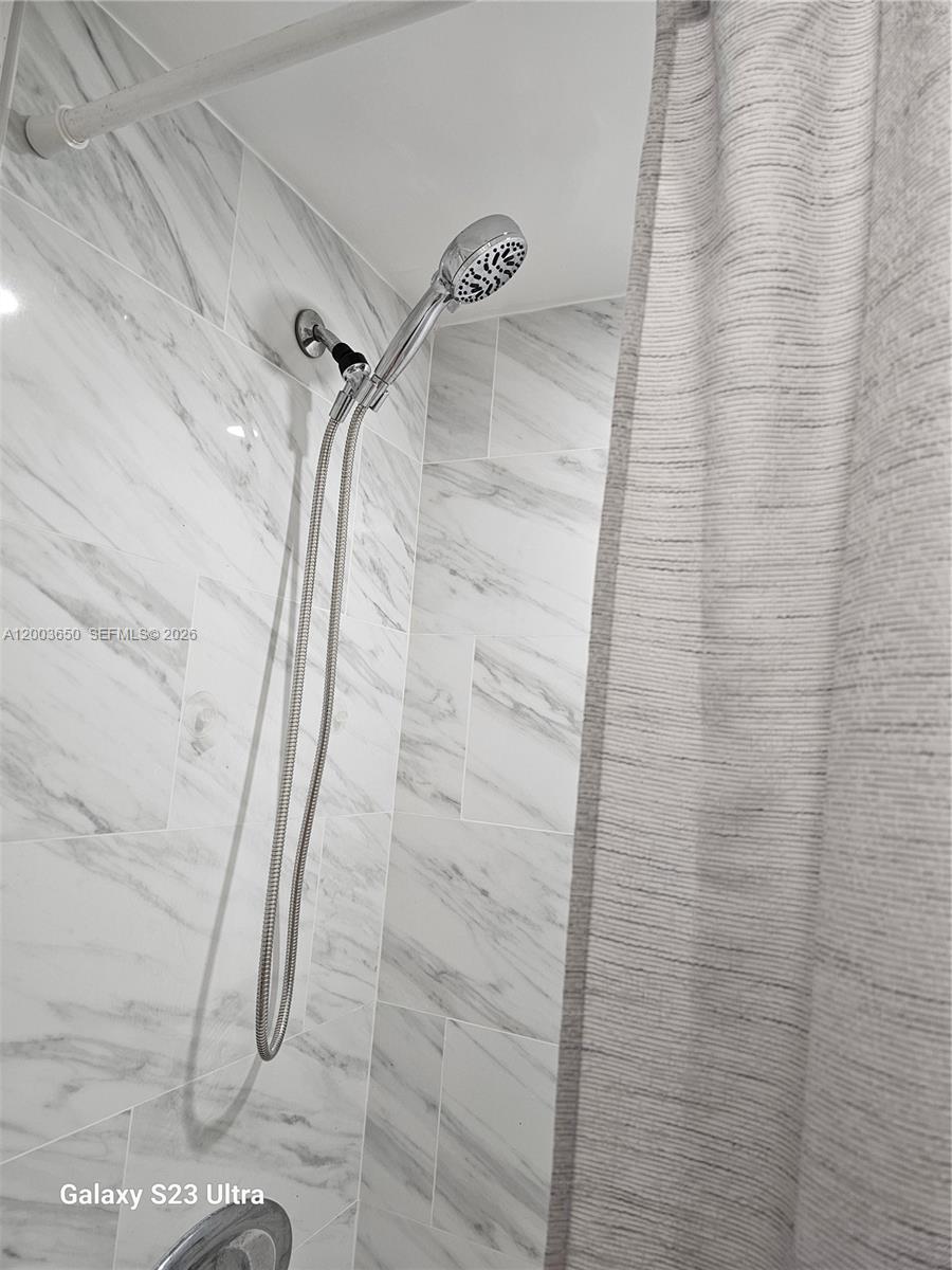 BISCAYA IV CONDO - Residential