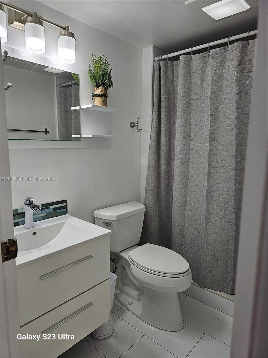 BISCAYA IV CONDO - Residential