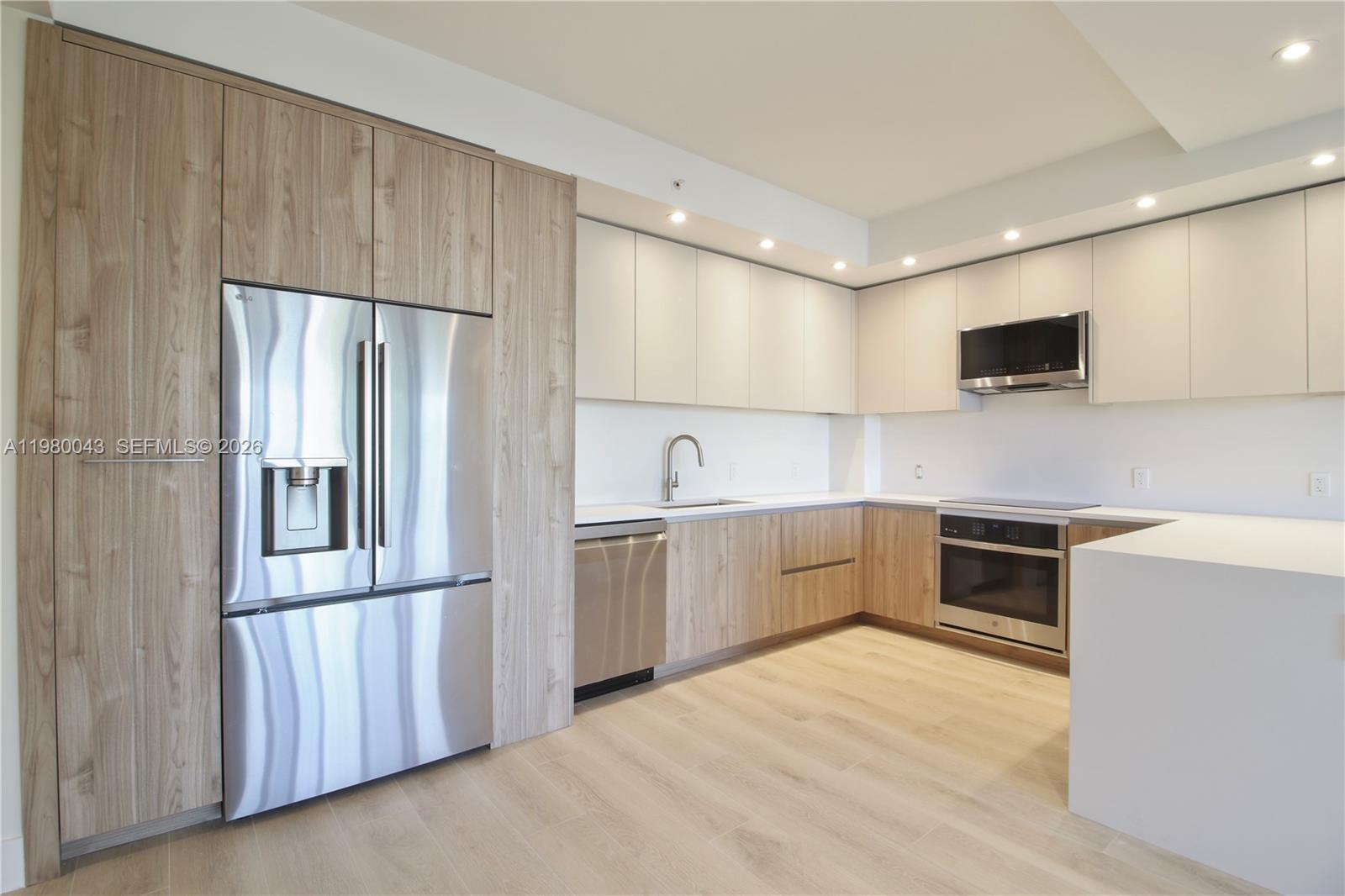 THE EMERALDBAY @ KEY COLO - Residential