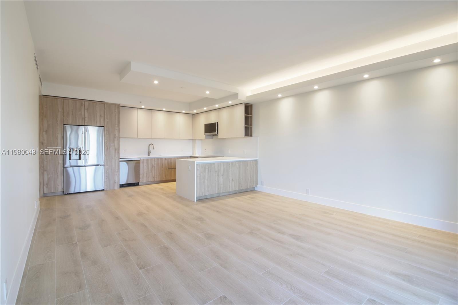 THE EMERALDBAY @ KEY COLO - Residential