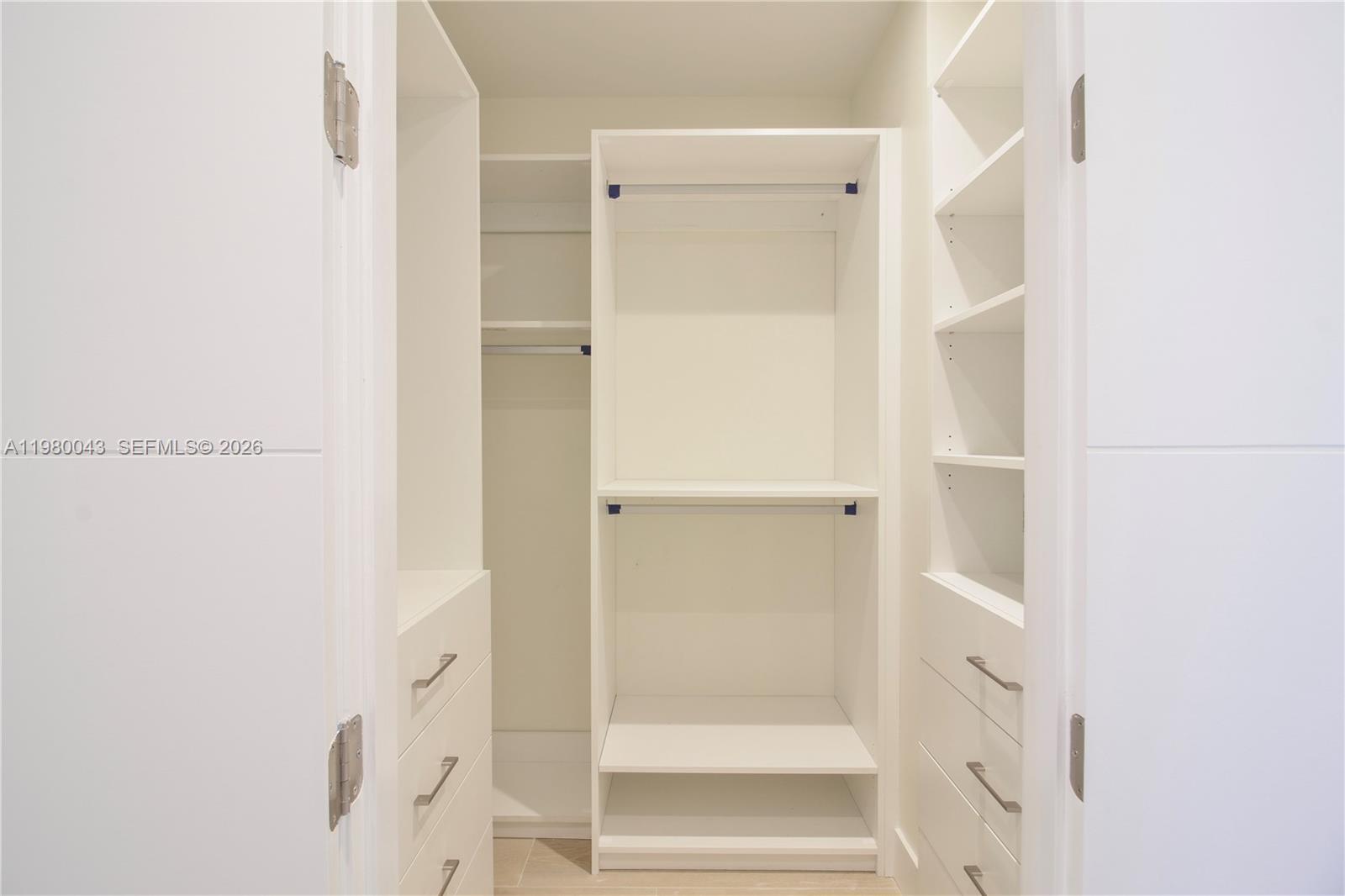 THE EMERALDBAY @ KEY COLO - Residential