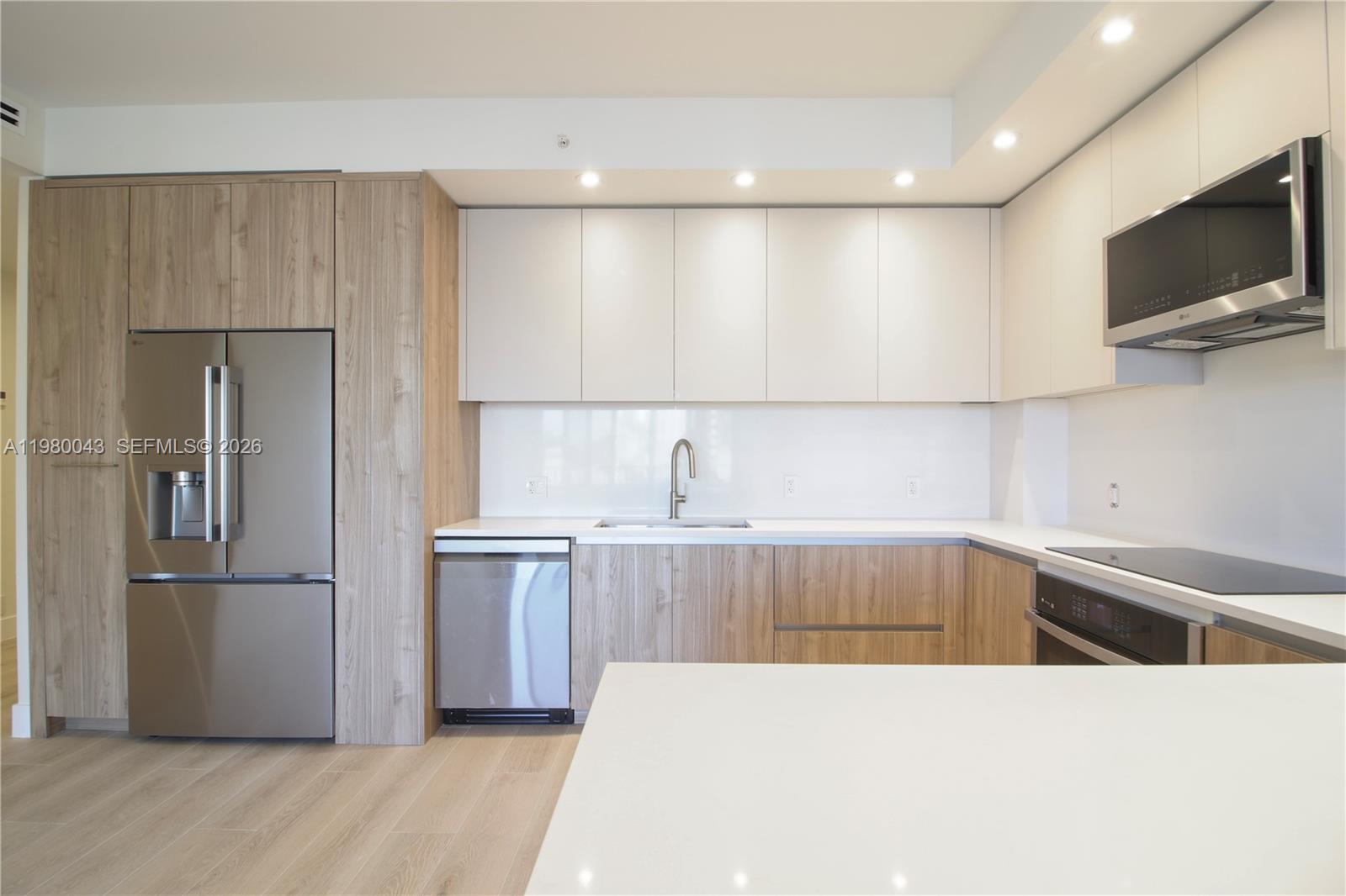 THE EMERALDBAY @ KEY COLO - Residential