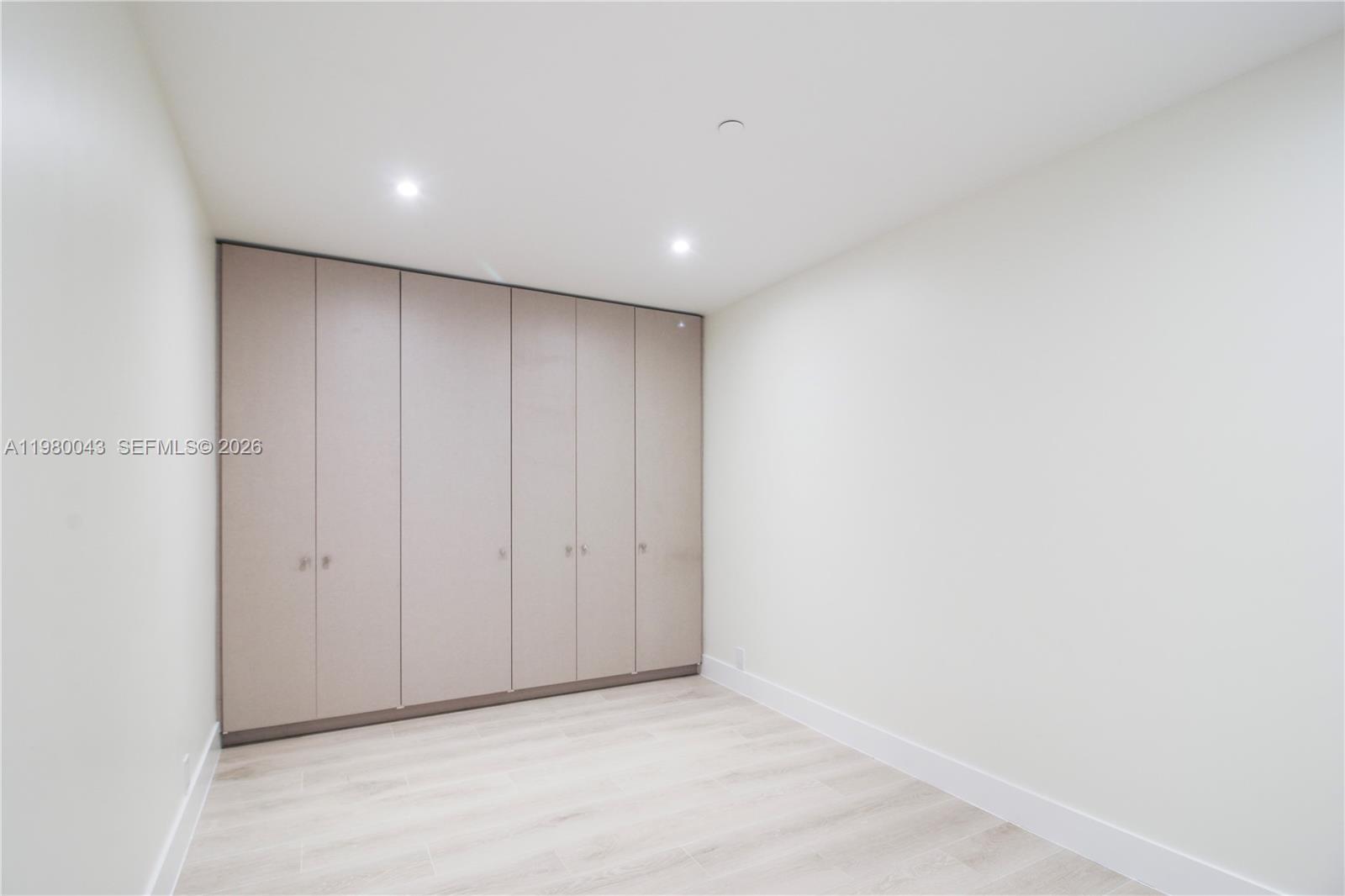 THE EMERALDBAY @ KEY COLO - Residential