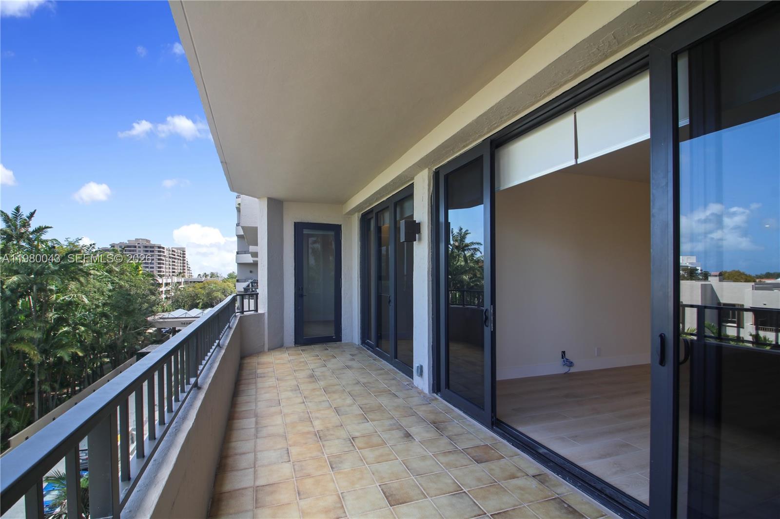 THE EMERALDBAY @ KEY COLO - Residential