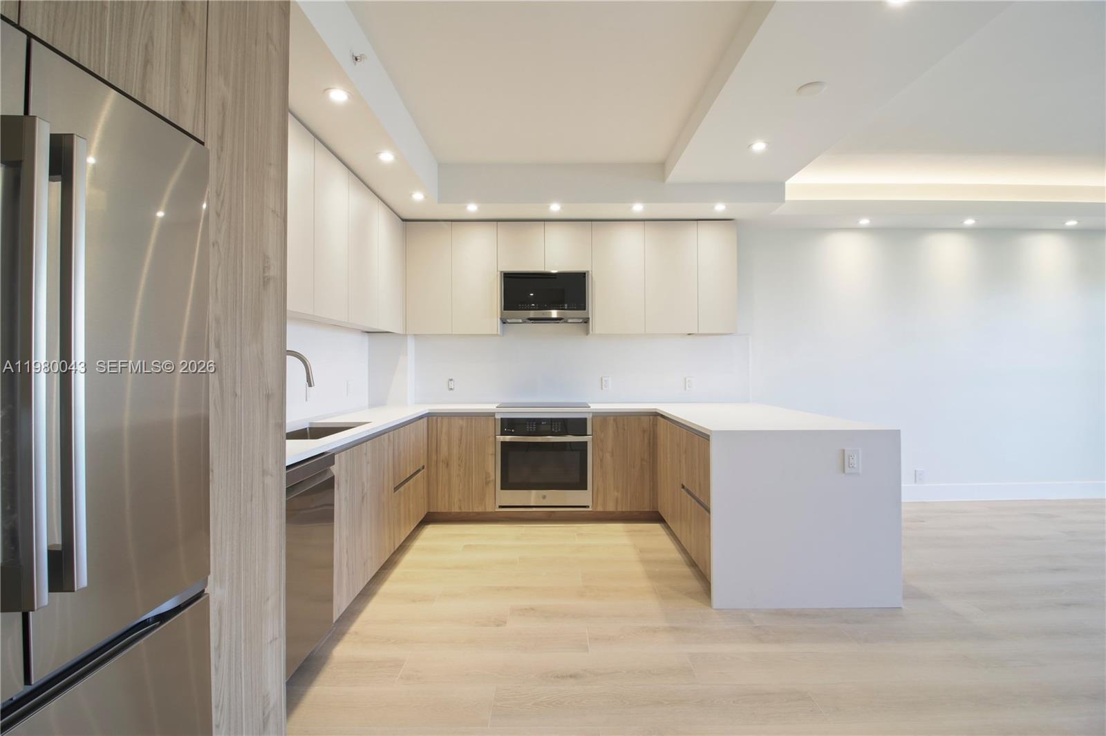 THE EMERALDBAY @ KEY COLO - Residential