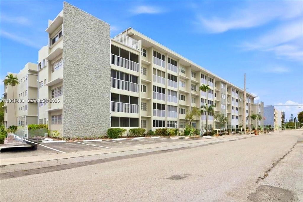Photo of 330 SE 2nd St #101G, Hallandale Beach, FL 33009 (MLS # A12015809)