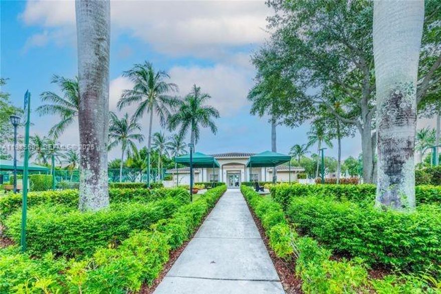 This sunny, split  2 bed/2 bath condo with water lake views is a Must See. Highly sought after, Weldon Subdivision in Kings Point. Located in a vibrant 55+ community, which offers comfortable living with access to an impressive array of amenities, including beautiful clubhouse, card party room with kitchen,  shuffleboard, swimming pools, tennis courts ,pickleball, billiard room, arts and crafts, wood shop, event and party rooms with fully equipped fitness center. Kings Point busses will take you within community as well as to outdoor shopping and medical appointments.