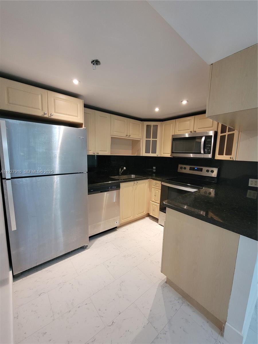 LAS VISTAS AT DORAL CONDO - Residential Lease