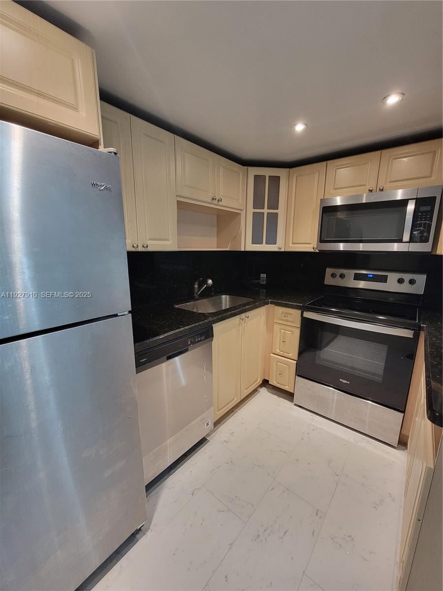 LAS VISTAS AT DORAL CONDO - Residential Lease