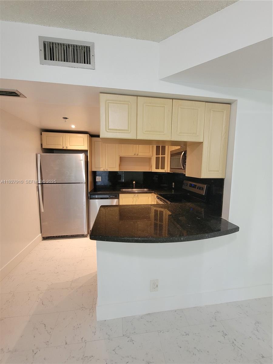 LAS VISTAS AT DORAL CONDO - Residential Lease