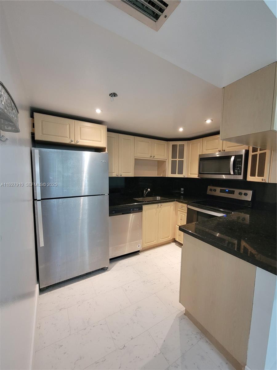 LAS VISTAS AT DORAL CONDO - Residential Lease