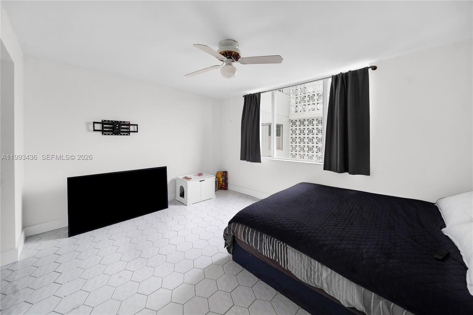 HILLCREST EAST NO 25 COND - Residential