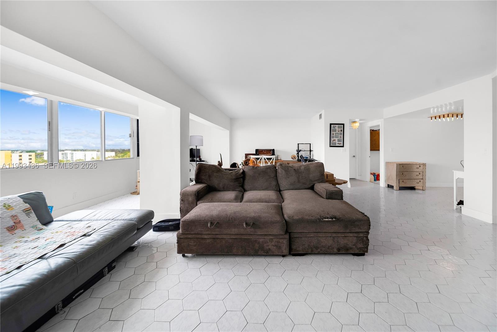 HILLCREST EAST NO 25 COND - Residential