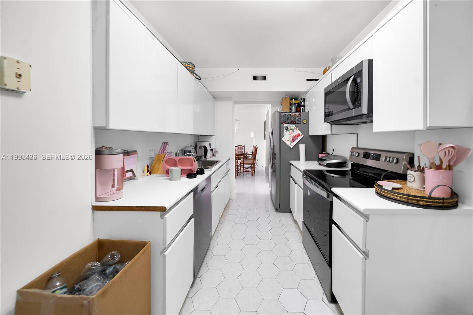 HILLCREST EAST NO 25 COND - Residential