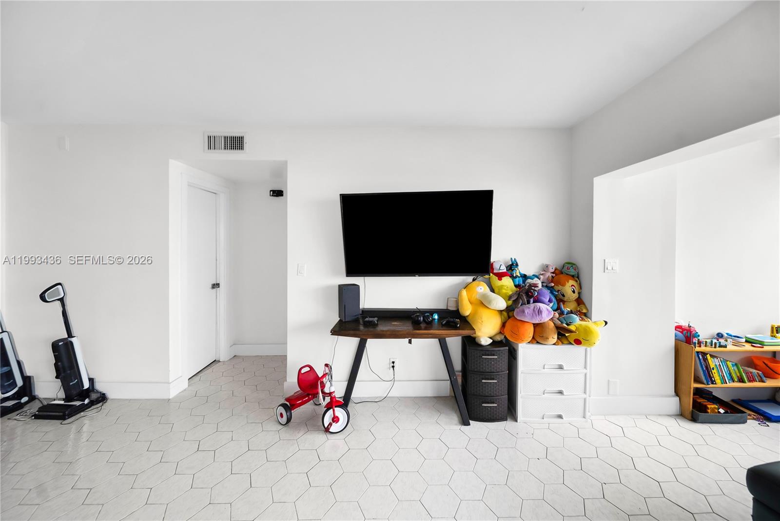 HILLCREST EAST NO 25 COND - Residential