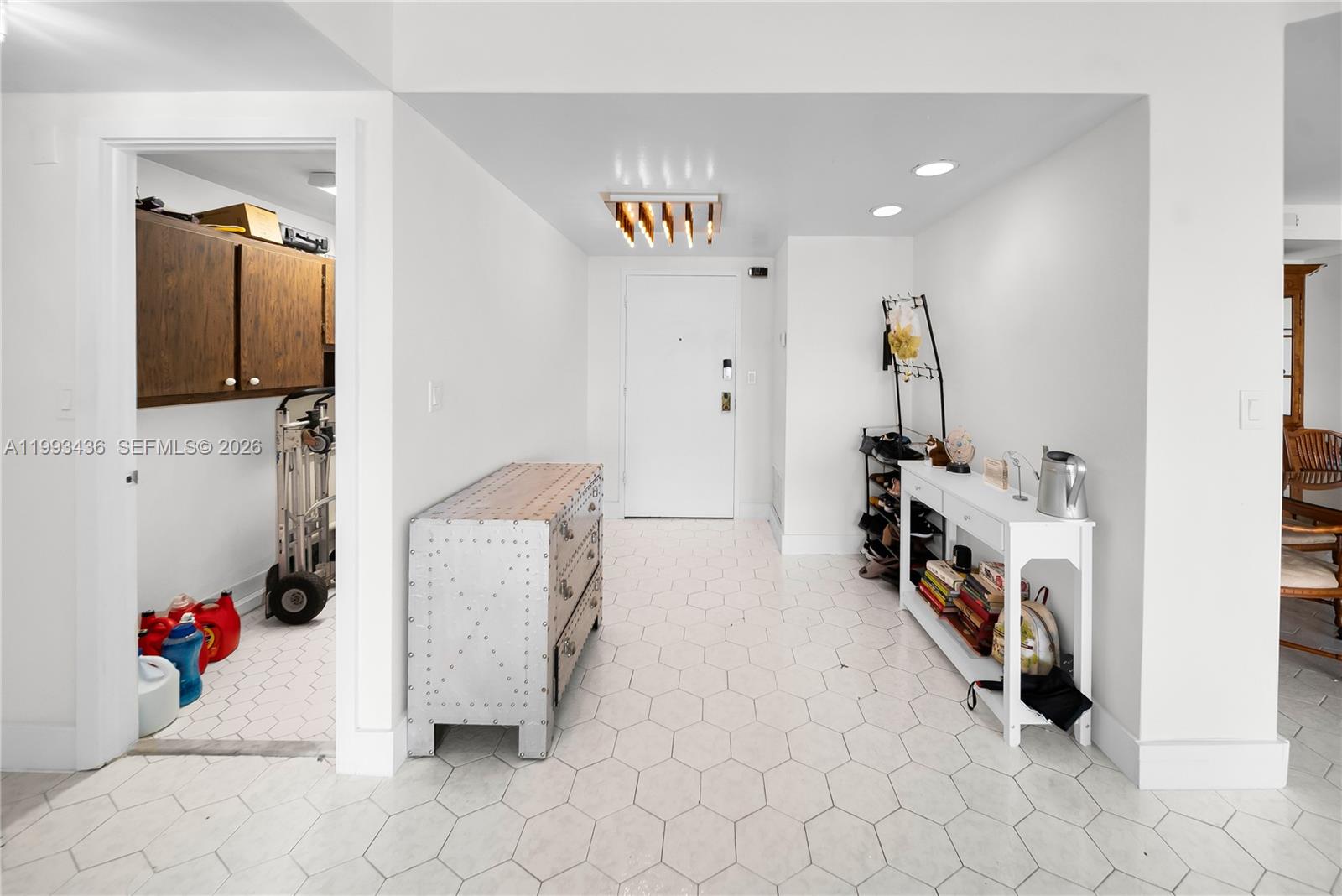 HILLCREST EAST NO 25 COND - Residential