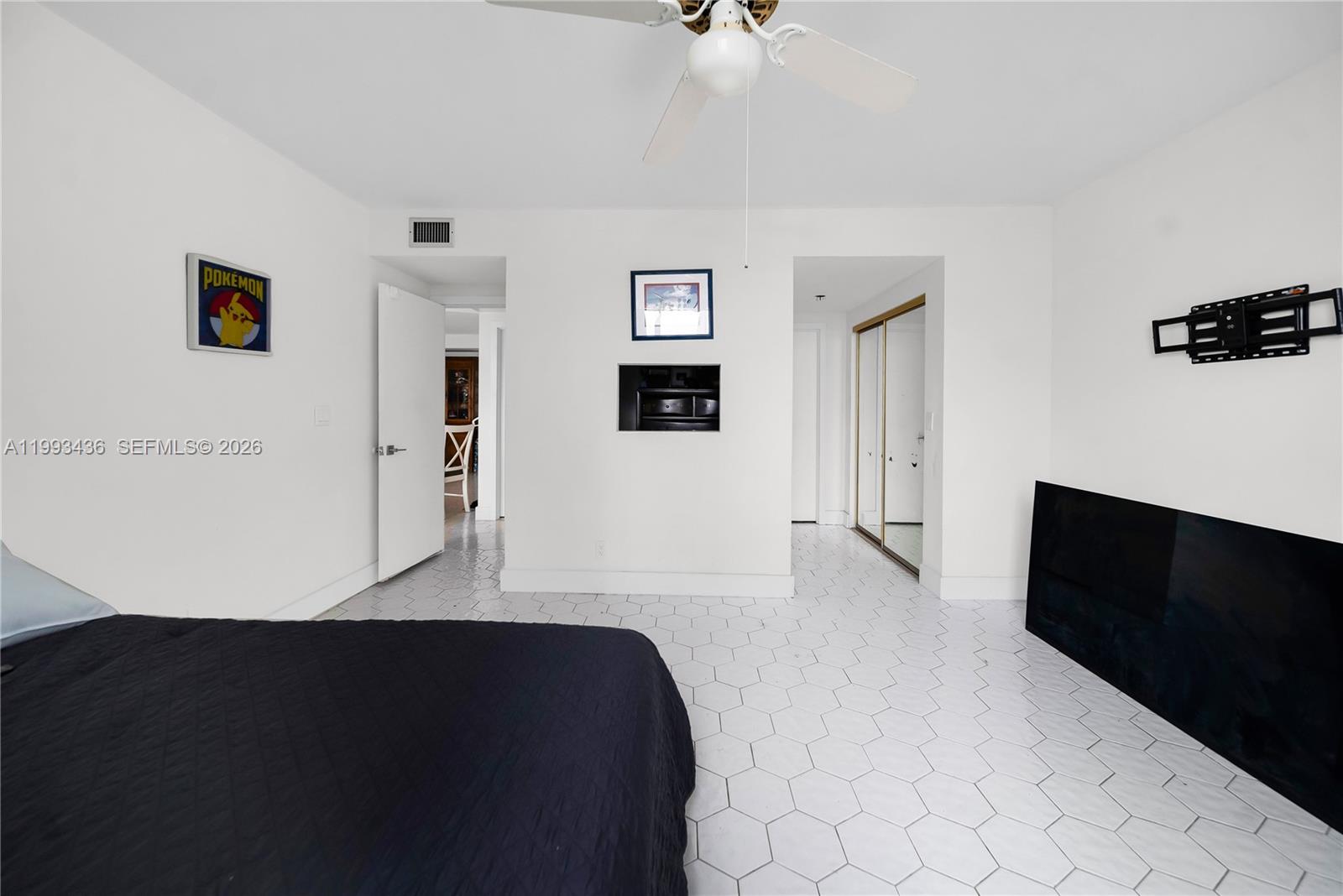 HILLCREST EAST NO 25 COND - Residential