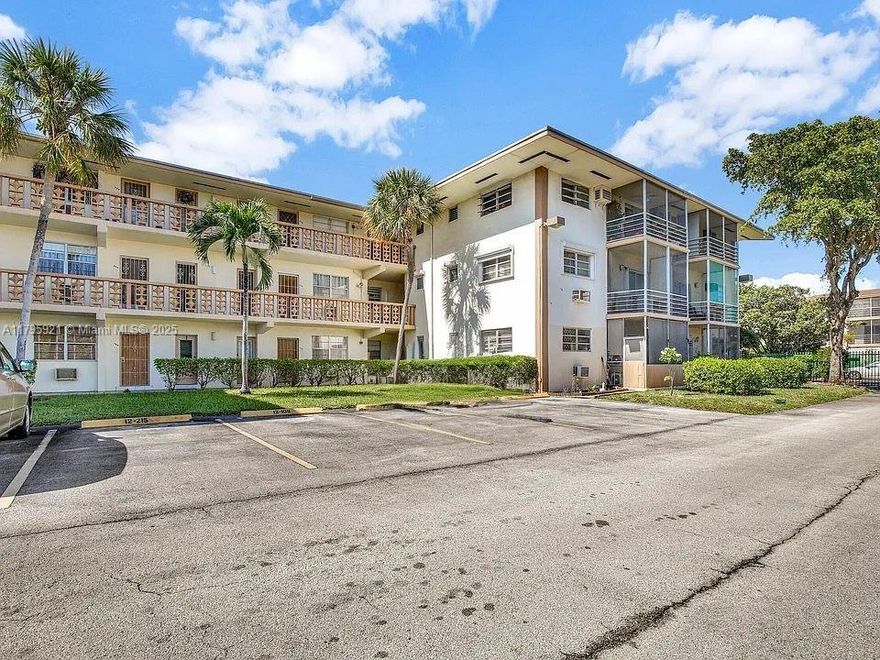 Beautiful unit with 1 Bedroom & 1 Bathroom at the Mar-Len Gardens in Building 6. Remodeled kitchen. Great views on the pool. New water heater and new door. There is also a wine refrigerator. Mar-Len Gardens, located in a residential area of North Miami Beach, is a Hopa Verified Community with lots of activities and fun. (Bingo, Golf, dancing, clubs...). COOP with land lease. Taxes and land lease are included in the maintenance fees. No Rental 1st year, then once a year for a max of 3 months, Gated community with 3 pools, clubhouse, gym. Social activities (Bingo, Golf, dancing, clubs...). Hurry Up price reduced 15 grand reduced...