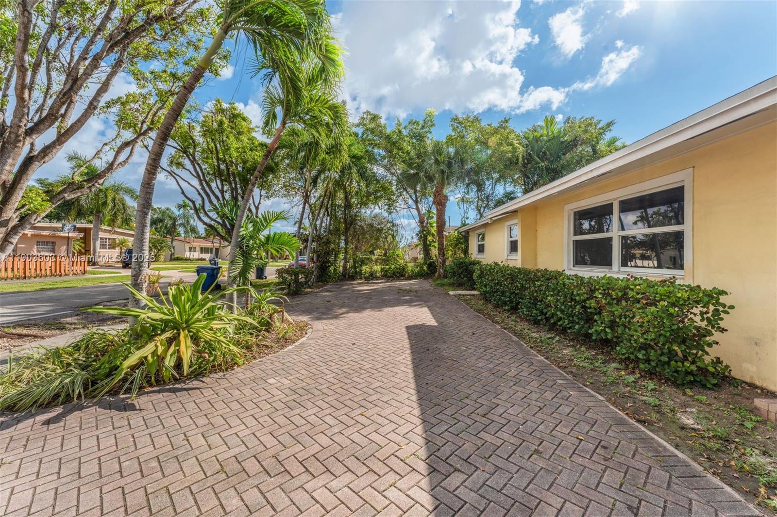 CORAL WAY VILLAGE SEC A P - Residential