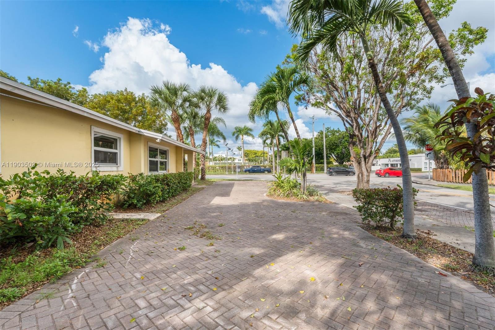 CORAL WAY VILLAGE SEC A P - Residential