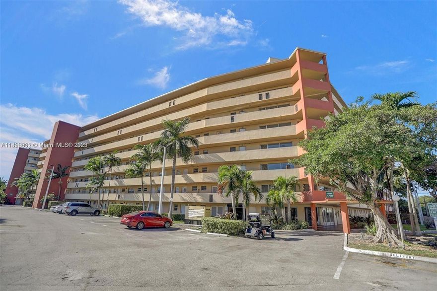 Nice apartment in lakefront . Spacious 2 bedroom, 2 bathroom condo in great location. Beautifully master bathroom, upgraded guest bathroom, wood like flooring in the bedrooms, and tile in remaining parts of the house. Air Conditioner four years old. Guard gate access, 24 Hour Security. Near to Aventura mall, great schools, shopping, beaches and express ways. EASY TO SHOW! 
sellers informs that HOA will be $. 650 next year.
Reduced! Reduced! Reduced!