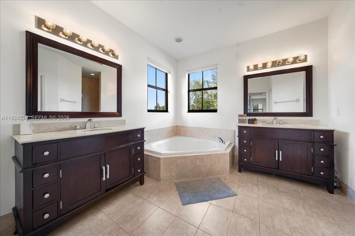 FONTAINEBLEAU WEST NORTH - Residential