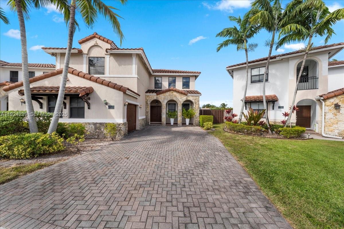 FONTAINEBLEAU WEST NORTH - Residential