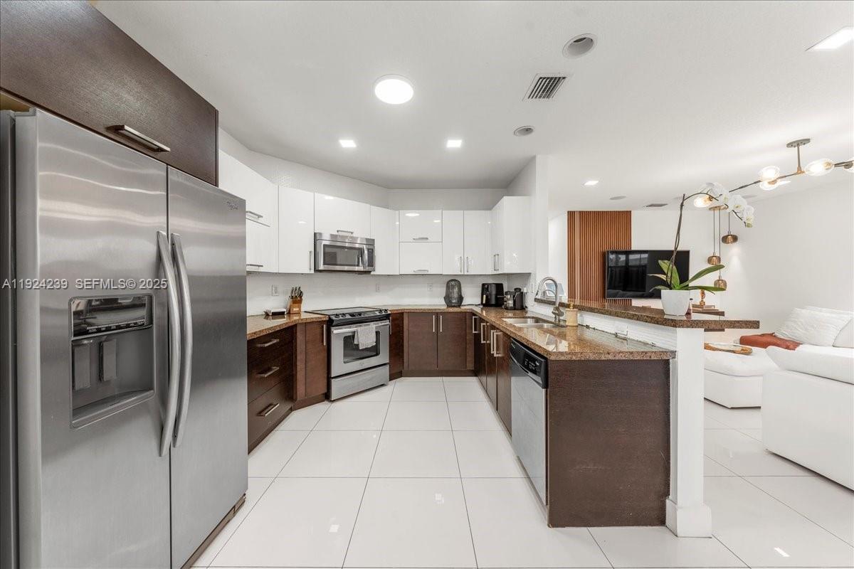 FONTAINEBLEAU WEST NORTH - Residential