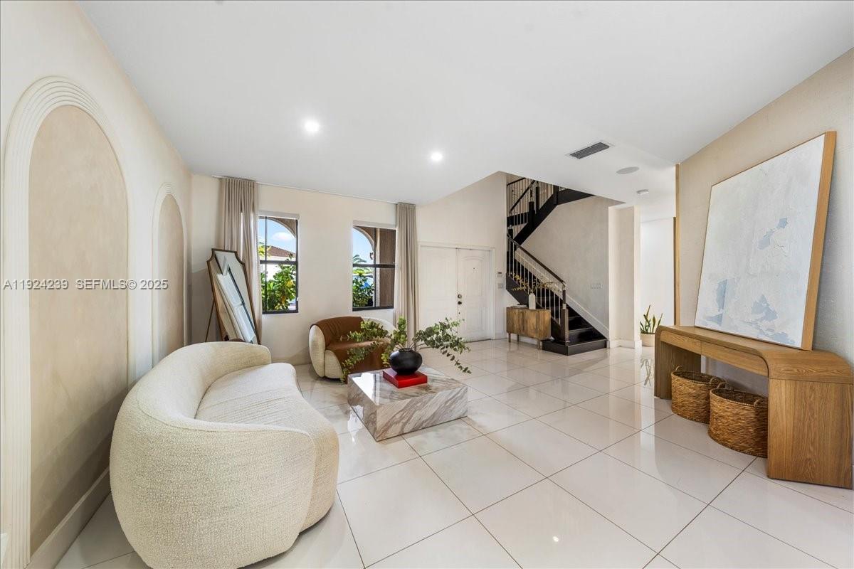 FONTAINEBLEAU WEST NORTH - Residential