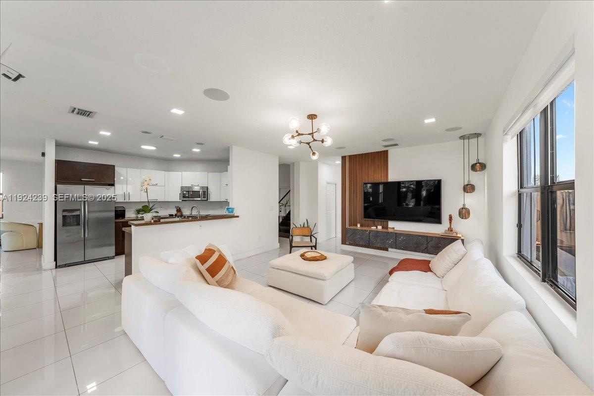 FONTAINEBLEAU WEST NORTH - Residential