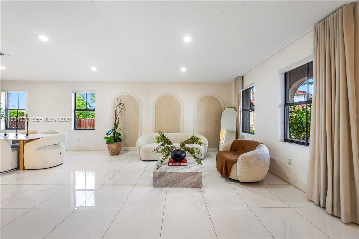 FONTAINEBLEAU WEST NORTH - Residential