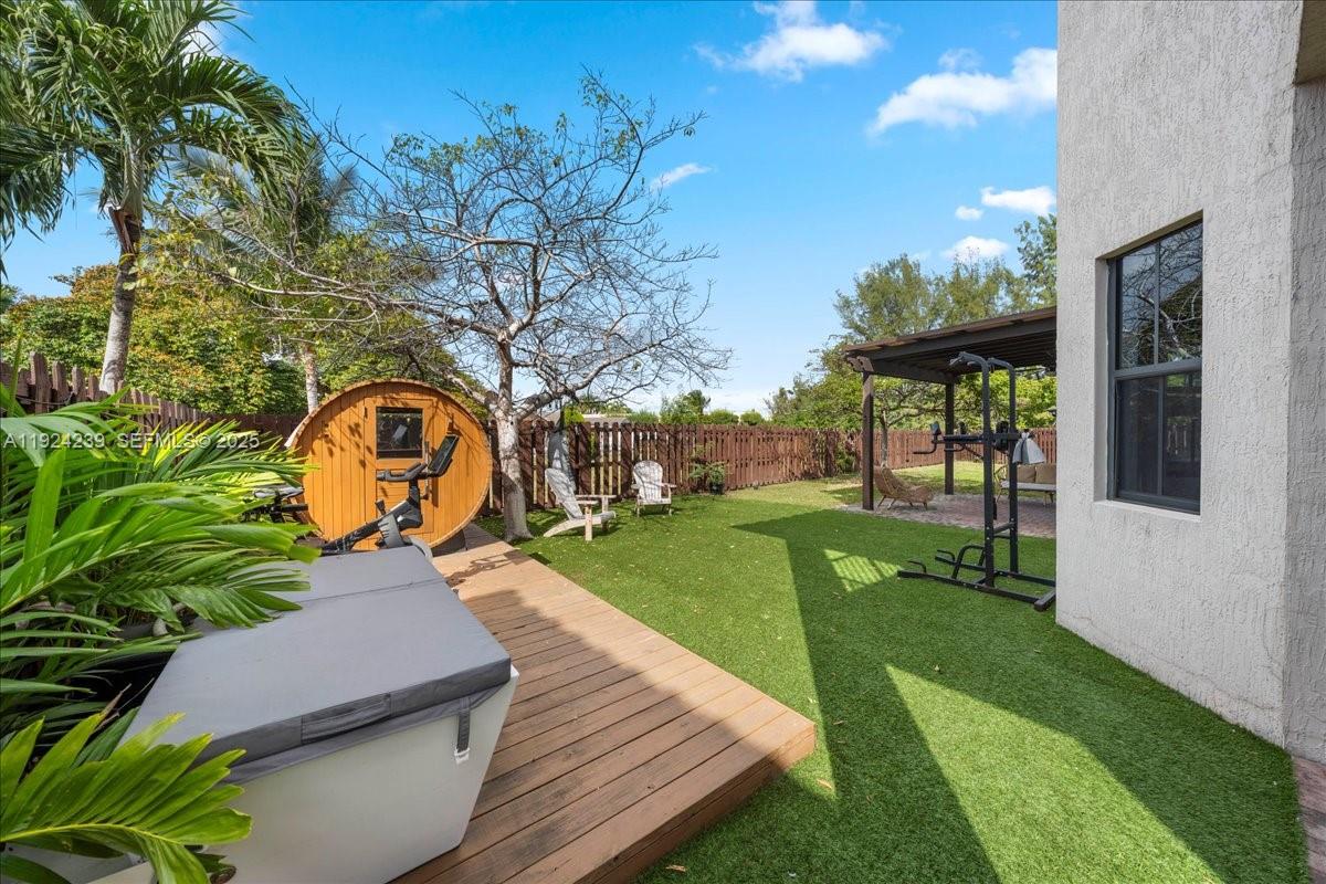 FONTAINEBLEAU WEST NORTH - Residential