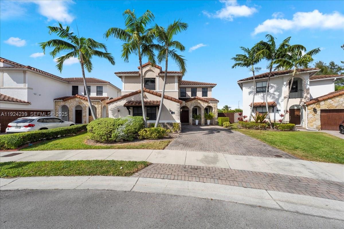 FONTAINEBLEAU WEST NORTH - Residential