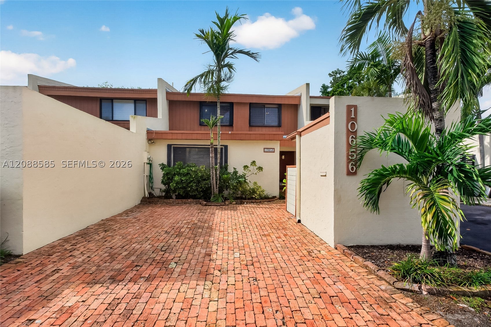 10656 SW 76th Ter